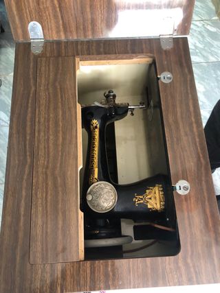 Maquina de coser Singer con mueble en Creixell