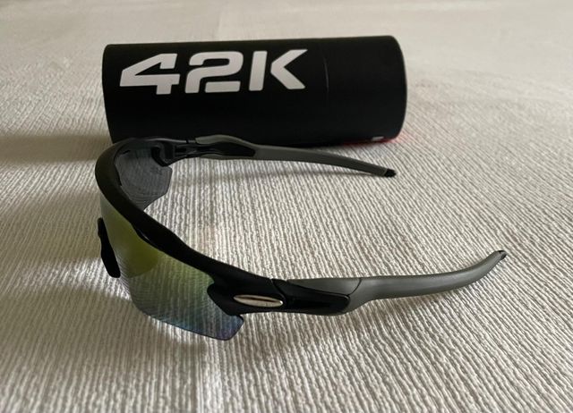 Gafas y pantalón running 42k