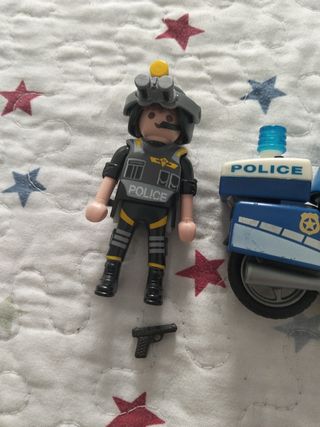 Policía en moto + policía Playmobil