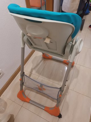 Trona evolutiva Chicco con mesita