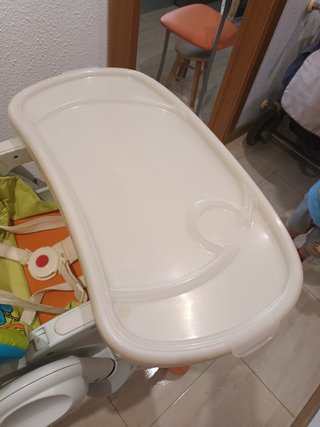 Trona evolutiva Chicco con mesita