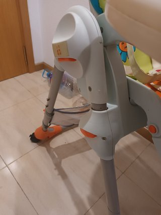 Trona evolutiva Chicco con mesita