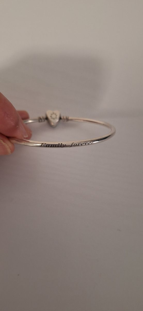 Pulsera Pandora rígida family