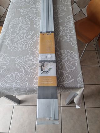 Mosquitera para ventanas de buhardilla regulable.