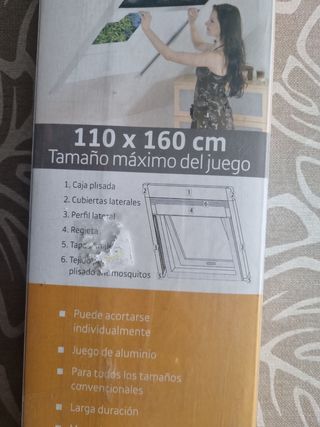 Mosquitera para ventanas de buhardilla regulable.