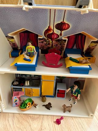Casita maletin muñecas playmobil