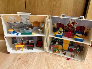 Casita maletin muñecas playmobil