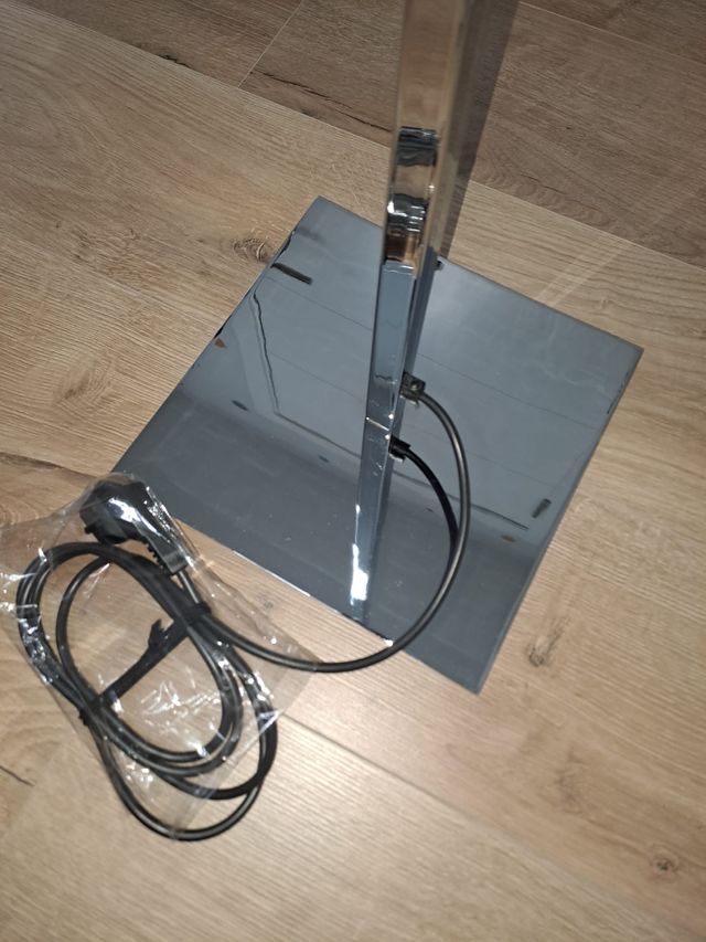 LÁMPARA DE PIE DE DISEÑO DOBLE FOCO. LUZ REGULABLE