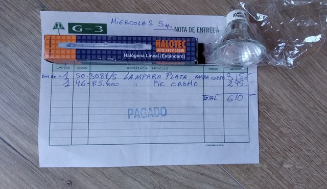 LÁMPARA DE PIE DE DISEÑO DOBLE FOCO. LUZ REGULABLE