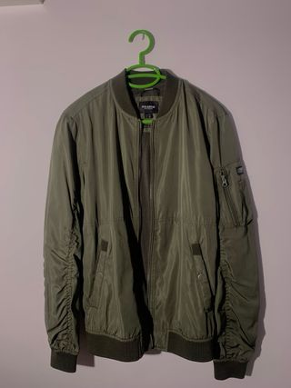 Chaqueta Bomber Verde PullBear Talla S