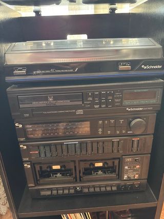 Equipo de musica schneider y Vinilos