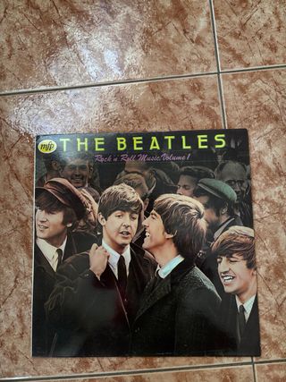 Equipo de musica schneider y Vinilos