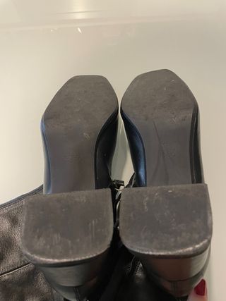 Precioso e impecable botin negro de piel t40