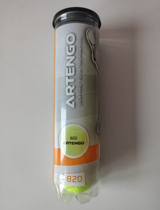 Bote con 4 pelotas de TENIS 820