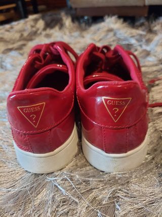 Zapatillas Guess de charol 36 color rojo