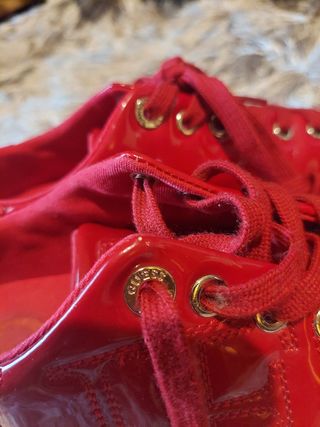 Zapatillas Guess de charol 36 color rojo
