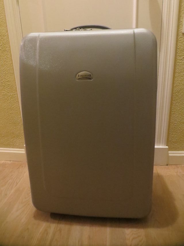 Maleta semi rígida con cremallera "Revelation"