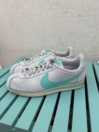 Zapatos Nike Cortez Azul turquesa de segunda mano por 25 EUR en Mataró en  WALLAPOP