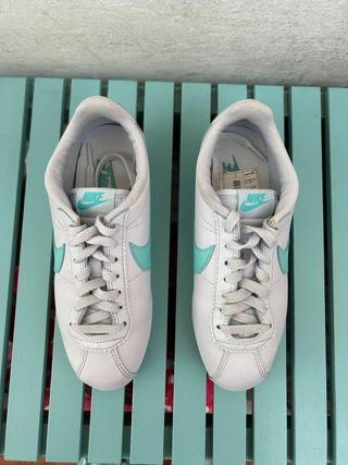 Zapatos Nike Cortez Azul turquesa de segunda mano por 25 EUR en Mataró en  WALLAPOP