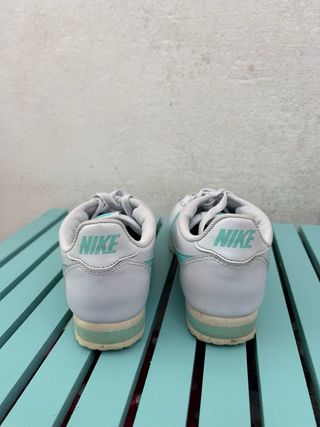 Zapatos Nike Cortez Azul turquesa de segunda mano por 25 EUR en Mataró en  WALLAPOP