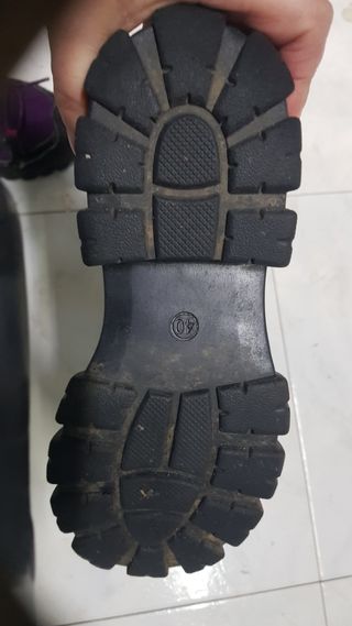 Botin charol negro tipo militar t. 39,5