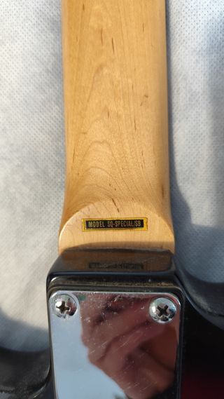 Guitarra Eléctrica Squier Strat