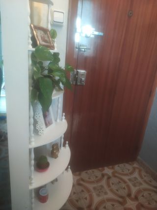 Esquinera estantería