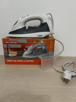 Ferro da stiro a vapore 2400w