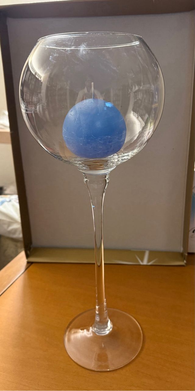 Coppa in vetro con candela