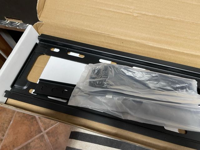 Ampia barra di supporto TV