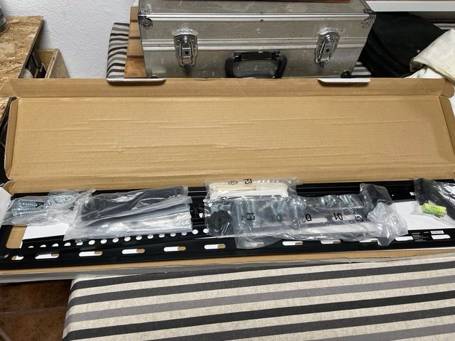 Ampia barra di supporto TV