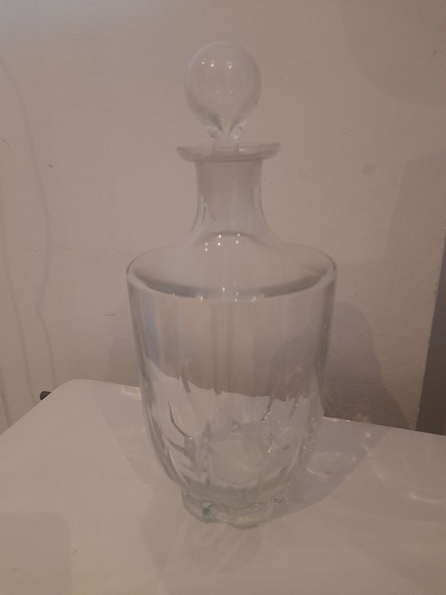 Bottiglia antica con tappo in vetro