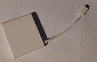 Adaptador Huawei para portátil.