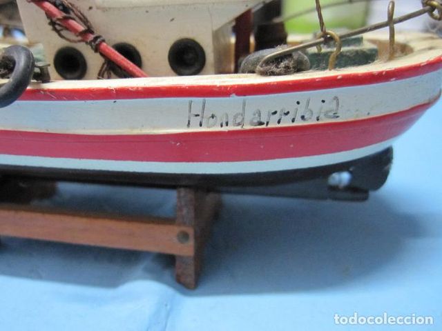 VECCHIA BARCA DA ESPOSIZIONE O BARCA A VELA HONDARRIBI