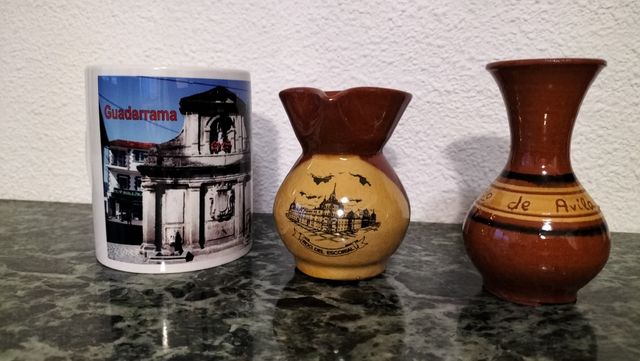 Lote de taza y jarritas de recuerdo