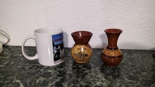 Lote de taza y jarritas de recuerdo
