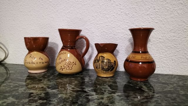 Lote 4 jarritas de recuerdos