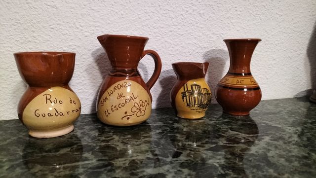 Lote 4 jarritas de recuerdos