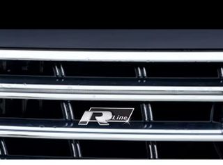Emblema rejilla delantera R Line