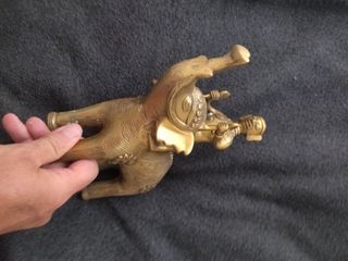 Elefante con jinete bronce
