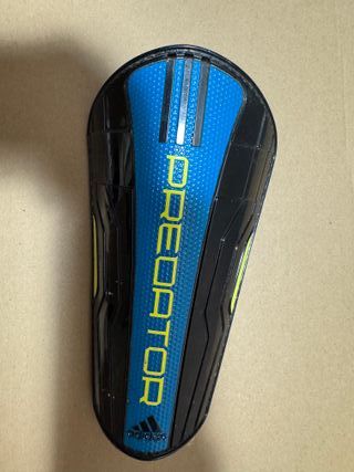 Caneleiras Adidas Predator