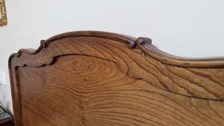 Cama rústica de castaño restaurada