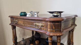 Mesa de TV antigua