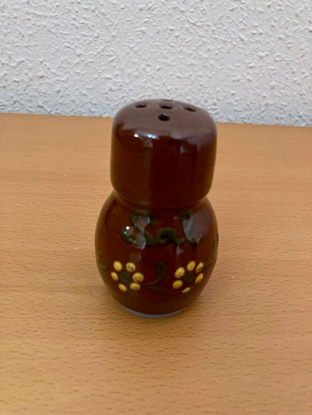 2,5€/salero. 2 Saleros de cerámica artesanal