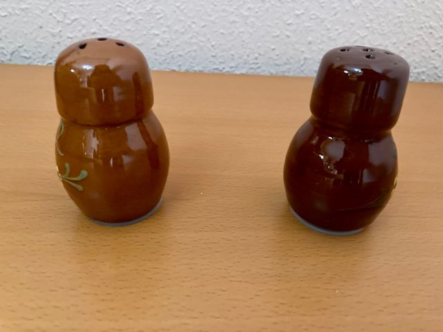 2,5€/salero. 2 Saleros de cerámica artesanal
