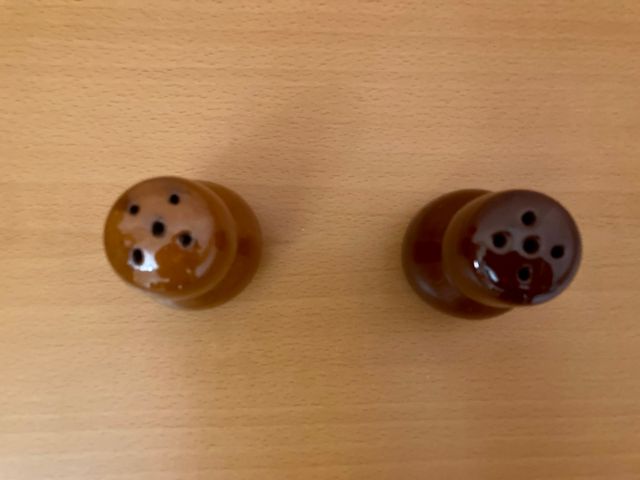 2,5€/salero. 2 Saleros de cerámica artesanal