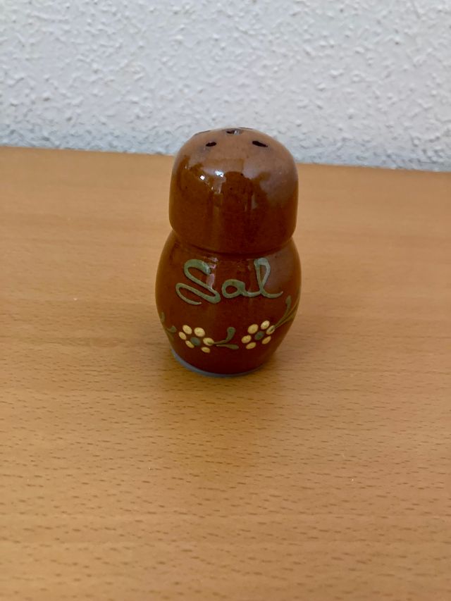 2,5€/salero. 2 Saleros de cerámica artesanal