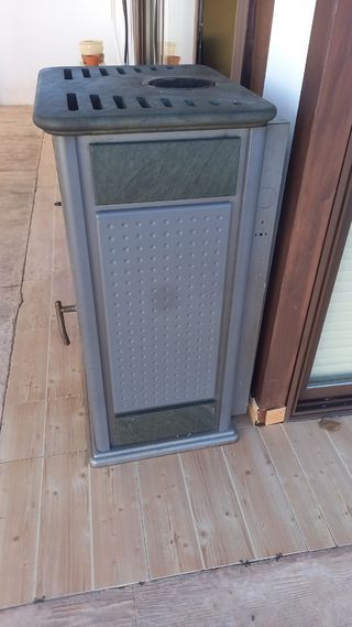 Stufa caldaia a legna