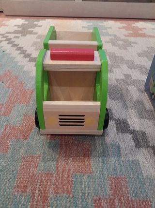 Camión de madera juguete