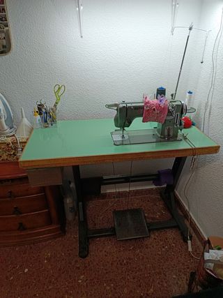 Máquina de coser refrey